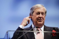 百元白T恤，怎么赚中年男人十个亿？