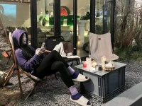 这届年轻人开始探索轻体力劳动