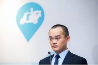 中国的两个外卖巨头，一个卖身阿里成高管，另一个坚持不卖赚千亿