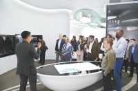 24个国家和国际组织驻华使节参访北京特色优势项目，赞叹——这里能看到中国发展的未来！