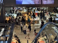 金价飙涨下的水贝淘金者：有代购月入3万起