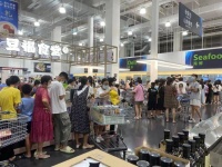 疯狂关店的沃尔玛，赚钱全靠山姆