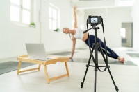 三个月赚20亿，lululemon还有个“烫手山芋”