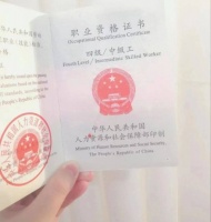 大学毕业后，她们选择做育儿嫂