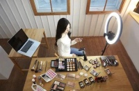 直播机构内卷：当蛋糕变小，除了低价还能拼什么？