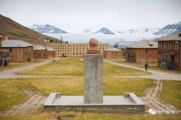 这座靠国家发钱的城市，垮了