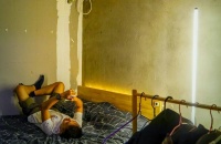 没钱装修的年轻人，决定入住毛坯房