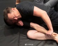 马斯克居然真的训练了，原意和扎克伯格约架只是互放狠话……