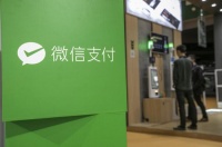 我对微信说句话 文/司马南 我的微信功能，去年某日，突然瞎菜……