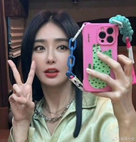秦岚真的是手机壳大户