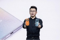 荣耀发布会，摔了10台手机