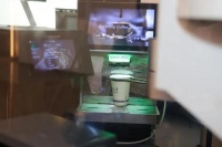 用意识点杯咖啡，“小复”立马送上桌