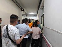 最热暑期，带娃涌入39度的北京看医生