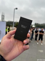 拿到一块荣耀Magic V2电池模型，这么薄的竟然就有2870mAh容量……