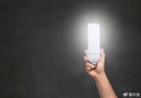 你相信光吗？Li-Fi技术揭秘：打开灯就能上网