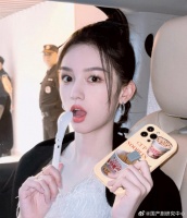 周也手机壳暗藏玄机啊，以为只是一个单纯的泡面手机壳……