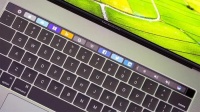 配触控屏的苹果 MacBook 专利获批，显示争议 Touch Bar 回归