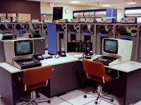 活到今天的大型计算机与“上古时代”有何不同？