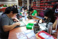 12万广西小城工人，打碎珠宝“智商税”