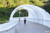 “妈妈岗”推行之后：妈妈赚钱又带娃，爸爸去哪儿？