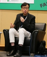 现在的东北作家，就是为父辈打抱不平