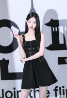 IVE张元英三星发布会后，使用苹果手机，引发了韩国网友们的争论