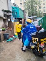 北京暴雨中的骑手