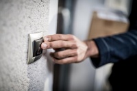 智能门锁 vs 智能门铃：哪种是未来的最终解？