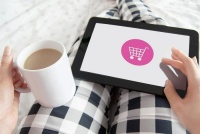 东方甄选入淘，头部主播争夺战愈演愈烈