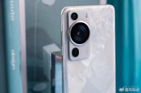 潜望式长焦镜头虽已普及，还有一个致命的体验缺陷要解决