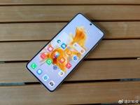 华为手机和三星手机均要发力直屏：这次，能否和曲屏分庭抗礼？