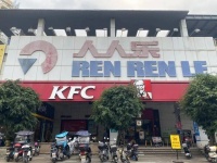 Costco疯狂扩张，沃尔玛们大撤退