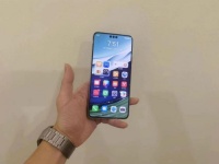 华为Mate60 Pro未发先售：支持卫星通话 芯片信息未露出