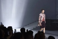 轻松日入过万的模特，决定辞职摆摊