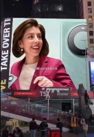 雷蒙多时代广场代言华为Mate60也真是再次刷新了我认知……