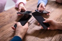 国产手机出海激战：死磕欧洲，难舍印度