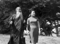 古龙的朋友圈，比小说还好看