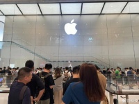 iPhone 15信号测试：表现不算烂，但比不上华为