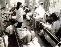 12人死亡万人中毒，日本校园预制菜的“黑历史”