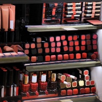 国妆品牌高端化转型提速，从“营销战”转向“研发战”