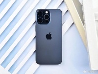 苹果解释iPhone 15 PM不上10倍光变的原因，网友：其实是没那技术