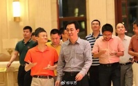 恒大跌倒，阿里转向