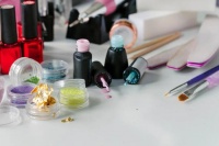 指甲上的出海生意，价值千亿