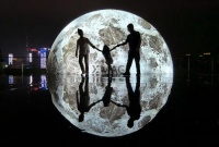 华为“超级月亮”出圈 市民游客争相打卡心动露台