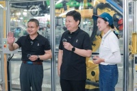 赛力斯汽车投资10亿保问界新M7交付 余承东现身工厂打call