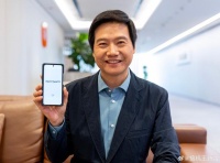 重磅！来了，不出意外军军手上拿的就是戴保密壳的小米14吧……