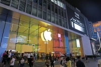 iPhone 15系列价格“跳水”怎么回事？记者门店实探|一线