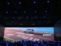 余承东、何小鹏隔空“互怼”，打响车企技术话语权争夺战