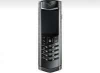 男子丢失30万手机女子捡到以为是老年机 活到老学到老