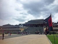 你在小程序看短剧，电商刷单的人在账户上看你充值